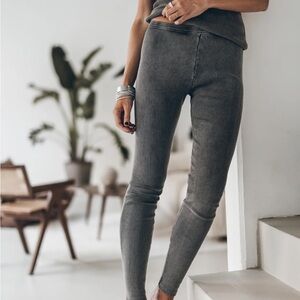 Mikuta The Dark Ribbed Leggings